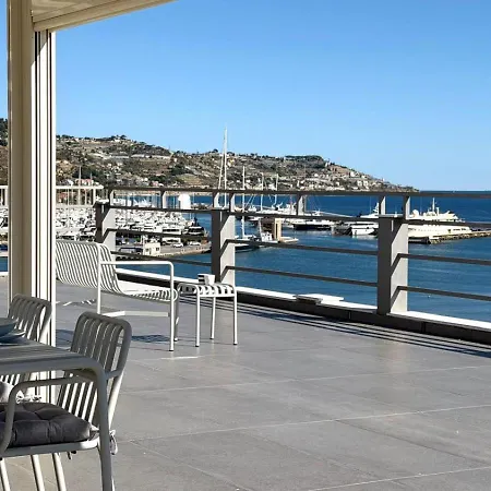 Zaffiro Attico Sanremo- Stunning View Terrace アパート