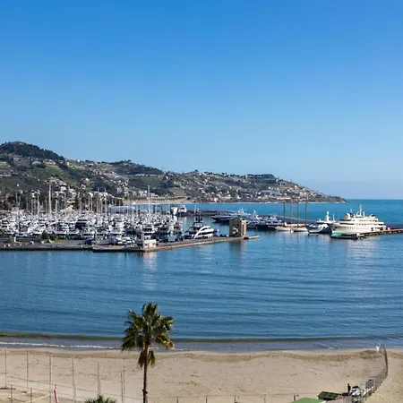 Zaffiro Attico Sanremo- Stunning View Terrace アパート